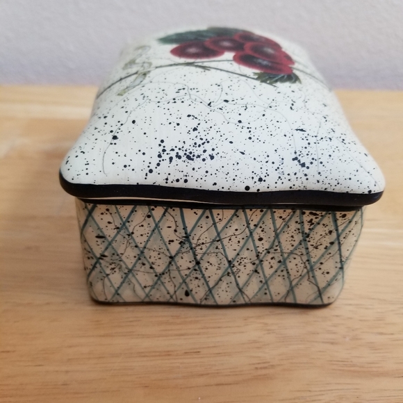 #1134 Preowned Hand-Painted Cherry Ceramic Box - Picture 5 of 12
